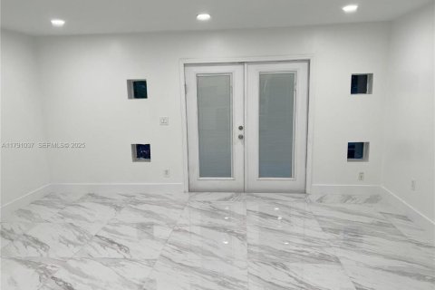 Снять в аренду виллу или дом в Дания-Бич, Флорида 1 комната, 142.14м2, № 2247673 - фото 18