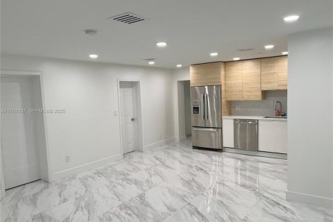 Снять в аренду виллу или дом в Дания-Бич, Флорида 1 комната, 142.14м2, № 2247673 - фото 28