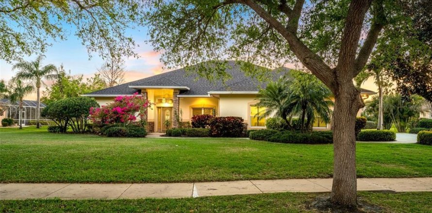 House in Merrit Island, Florida 4 bedrooms, 239.13 sq.m. № 1579212