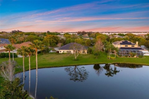 House in Merrit Island, Florida 4 bedrooms, 239.13 sq.m. № 1579212 - photo 4