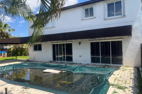 House in Miami, Florida 4 bedrooms, 198.35 sq.m. № 2066356 - photo 9