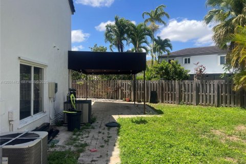 House in Miami, Florida 4 bedrooms, 198.35 sq.m. № 2066356 - photo 11