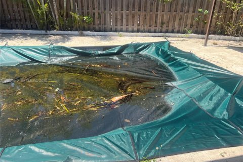 House in Miami, Florida 4 bedrooms, 198.35 sq.m. № 2066356 - photo 6