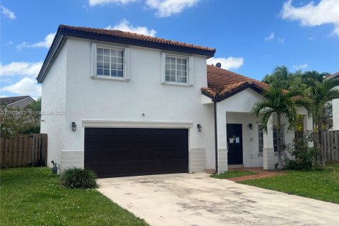 House in Miami, Florida 4 bedrooms, 198.35 sq.m. № 2066356 - photo 4