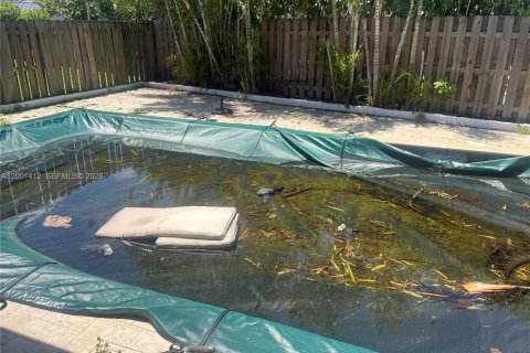 House in Miami, Florida 4 bedrooms, 198.35 sq.m. № 2066356 - photo 5