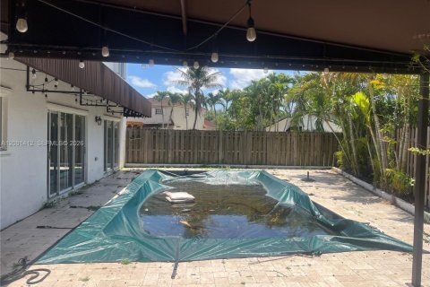 House in Miami, Florida 4 bedrooms, 198.35 sq.m. № 2066356 - photo 8