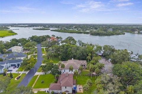 House in Tarpon Springs, Florida 4 bedrooms, 348.94 sq.m. № 1847842 - photo 4
