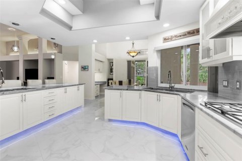 House in Tarpon Springs, Florida 4 bedrooms, 348.94 sq.m. № 1847842 - photo 20