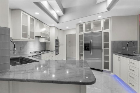 House in Tarpon Springs, Florida 4 bedrooms, 348.94 sq.m. № 1847842 - photo 14