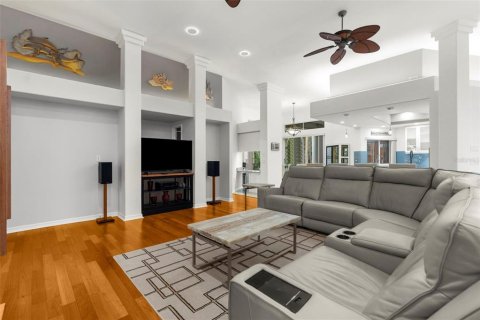 House in Tarpon Springs, Florida 4 bedrooms, 348.94 sq.m. № 1847842 - photo 27
