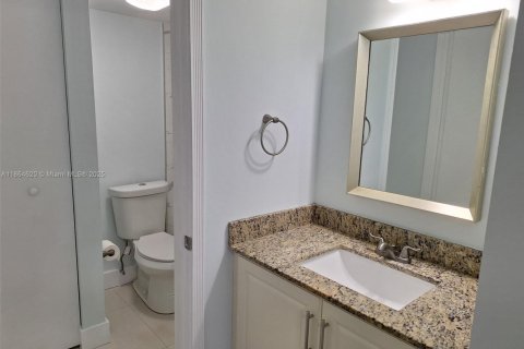 Copropriété à louer à Hialeah, Floride: 2 chambres, 102.75 m2 № 1893185 - photo 9