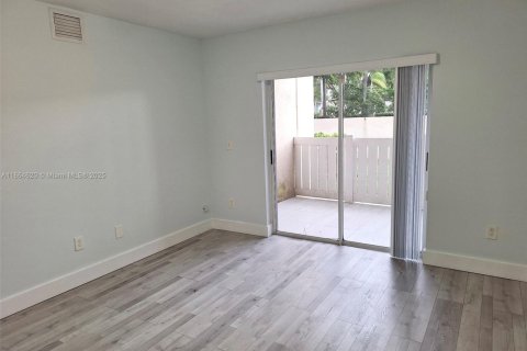 Copropriété à louer à Hialeah, Floride: 2 chambres, 102.75 m2 № 1893185 - photo 8