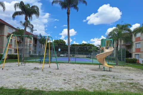 Copropriété à louer à Hialeah, Floride: 2 chambres, 102.75 m2 № 1893185 - photo 19