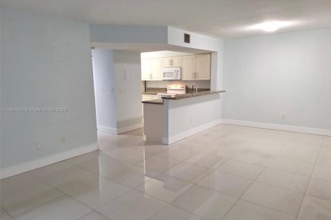 Copropriété à louer à Hialeah, Floride: 2 chambres, 102.75 m2 № 1893185 - photo 4