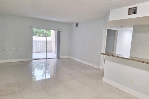 Copropriété à louer à Hialeah, Floride: 2 chambres, 102.75 m2 № 1893185 - photo 3