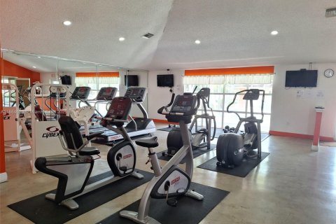 Copropriété à louer à Hialeah, Floride: 2 chambres, 102.75 m2 № 1893185 - photo 18