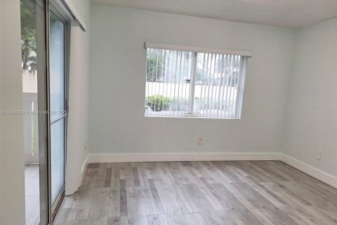 Copropriété à louer à Hialeah, Floride: 2 chambres, 102.75 m2 № 1893185 - photo 12