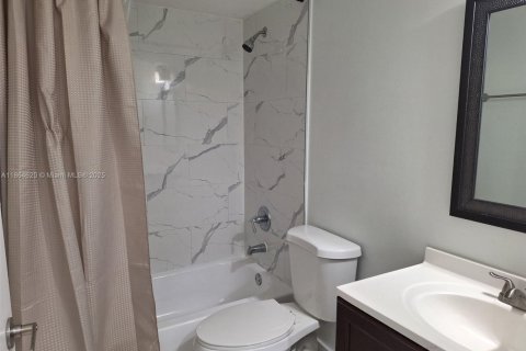 Copropriété à louer à Hialeah, Floride: 2 chambres, 102.75 m2 № 1893185 - photo 13