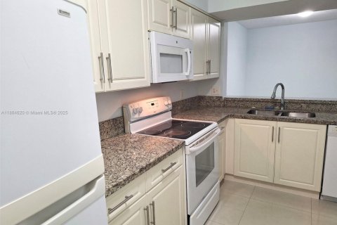 Copropriété à louer à Hialeah, Floride: 2 chambres, 102.75 m2 № 1893185 - photo 6