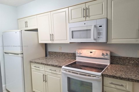 Copropriété à louer à Hialeah, Floride: 2 chambres, 102.75 m2 № 1893185 - photo 5