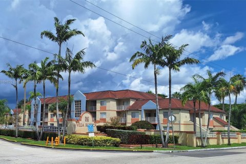 Copropriété à louer à Hialeah, Floride: 2 chambres, 102.75 m2 № 1893185 - photo 1