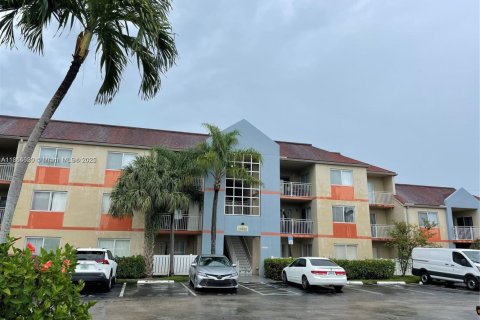 Copropriété à louer à Hialeah, Floride: 2 chambres, 102.75 m2 № 1893185 - photo 2