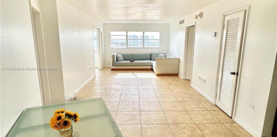 Condo à Miami Beach, Floride, 3 chambres № 1742230