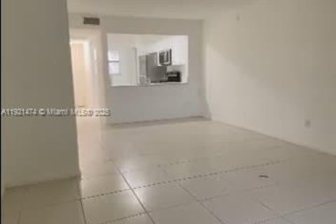 Condominio en alquiler en Miami, Florida, 2 dormitorios, 88.81 m2 № 1975619 - foto 28