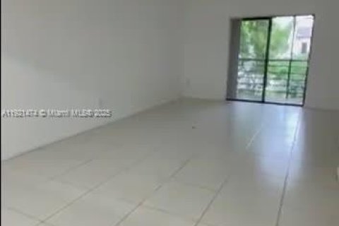 Condominio en alquiler en Miami, Florida, 2 dormitorios, 88.81 m2 № 1975619 - foto 17