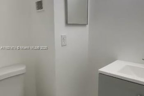 Condominio en alquiler en Miami, Florida, 2 dormitorios, 88.81 m2 № 1975619 - foto 26