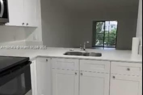 Condominio en alquiler en Miami, Florida, 2 dormitorios, 88.81 m2 № 1975619 - foto 10