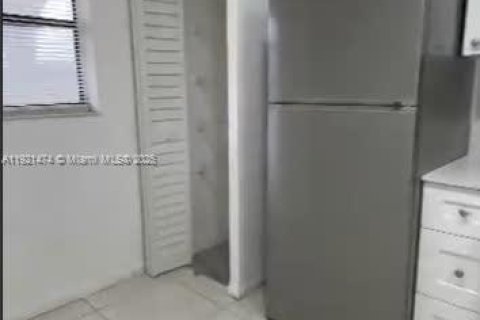 Condominio en alquiler en Miami, Florida, 2 dormitorios, 88.81 m2 № 1975619 - foto 6