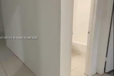 Condominio en alquiler en Miami, Florida, 2 dormitorios, 88.81 m2 № 1975619 - foto 11