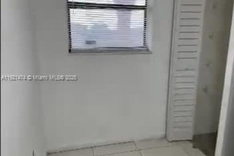 Condominio en alquiler en Miami, Florida, 2 dormitorios, 88.81 m2 № 1975619 - foto 7