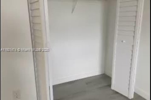 Condominio en alquiler en Miami, Florida, 2 dormitorios, 88.81 m2 № 1975619 - foto 14