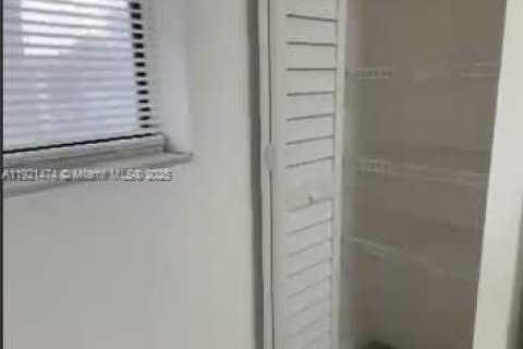 Condominio en alquiler en Miami, Florida, 2 dormitorios, 88.81 m2 № 1975619 - foto 8