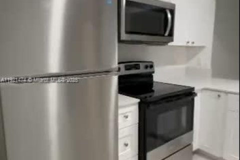 Condominio en alquiler en Miami, Florida, 2 dormitorios, 88.81 m2 № 1975619 - foto 9