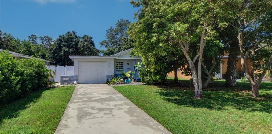 Casa en Saint Petersburg, Florida 3 dormitorios, 83.43 m2 № 1787531