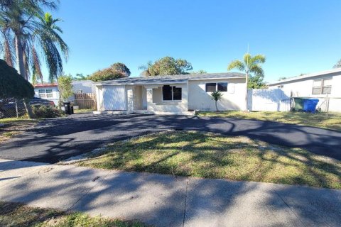 House in Fort Lauderdale, Florida 3 bedrooms, 105.63 sq.m. № 1906423 - photo 1