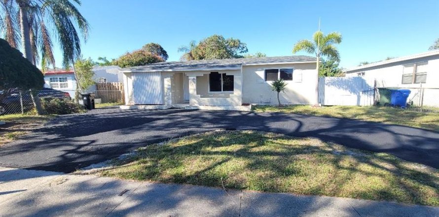 House in Fort Lauderdale, Florida 3 bedrooms, 105.63 sq.m. № 1906423
