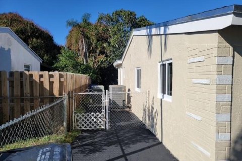 House in Fort Lauderdale, Florida 3 bedrooms, 105.63 sq.m. № 1906423 - photo 29