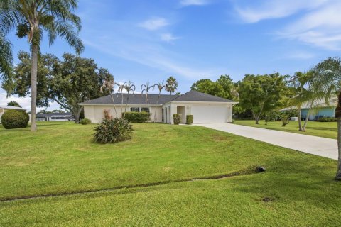Casa en Port St. Lucie, Florida 4 dormitorios, 160.44 m2 № 2376413