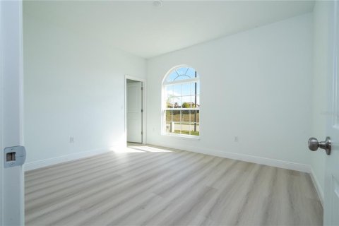 House in Haines City, Florida 4 bedrooms, 207.45 sq.m. № 2123241 - photo 15