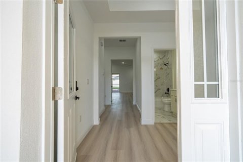 House in Haines City, Florida 4 bedrooms, 207.45 sq.m. № 2123241 - photo 10