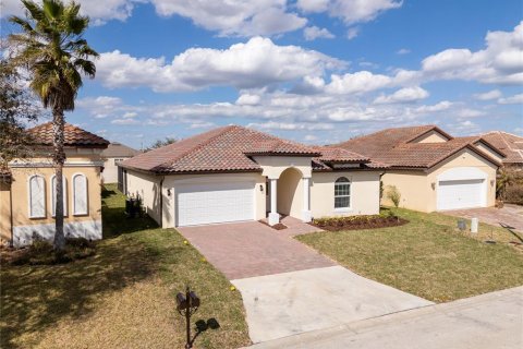 House in Haines City, Florida 4 bedrooms, 207.45 sq.m. № 2123241 - photo 2