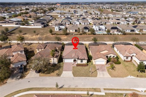 House in Haines City, Florida 4 bedrooms, 207.45 sq.m. № 2123241 - photo 4