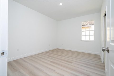 House in Haines City, Florida 4 bedrooms, 207.45 sq.m. № 2123241 - photo 28