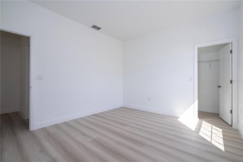 House in Haines City, Florida 4 bedrooms, 207.45 sq.m. № 2123241 - photo 16