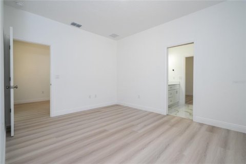 House in Haines City, Florida 4 bedrooms, 207.45 sq.m. № 2123241 - photo 23