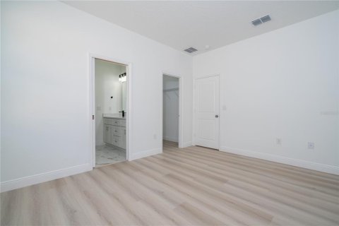 House in Haines City, Florida 4 bedrooms, 207.45 sq.m. № 2123241 - photo 30